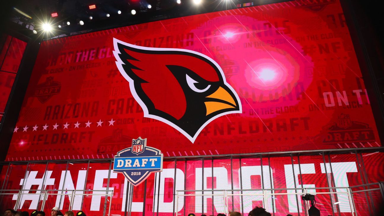 篮球买球 - NFL暂停红雀高管涉赌政策违规行为：行业自律与合规风险全解析 - 篮球博彩
